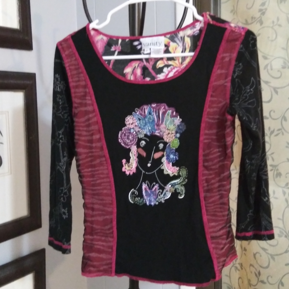 Small pullover top by "Vanity"